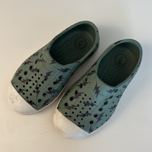 Native Shoes • green with lightning - Picture 2 of 4